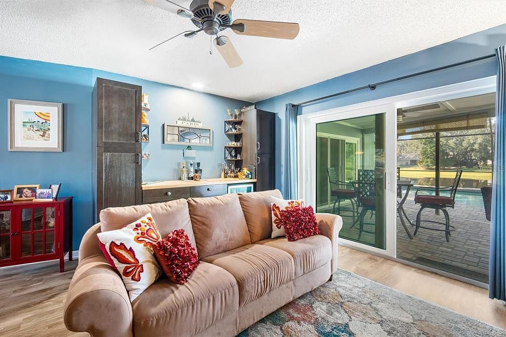 16646 Vallely Dr Tampa, FL 33618 - Thumbnail 5