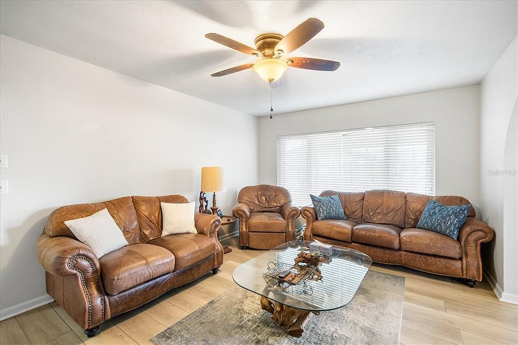 1016 Lady Guinevere Dr Valrico, FL 33594 - Thumbnail 5