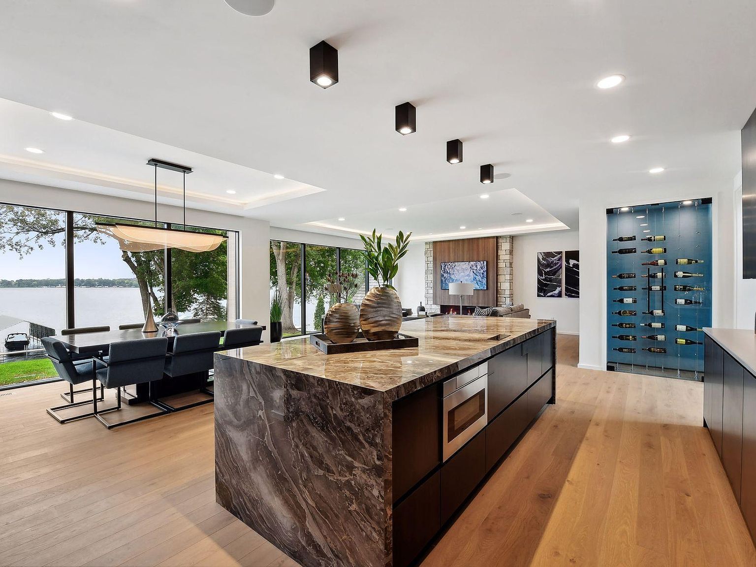 3930 Stratford Ln Excelsior, MN 55331 - Thumbnail 5