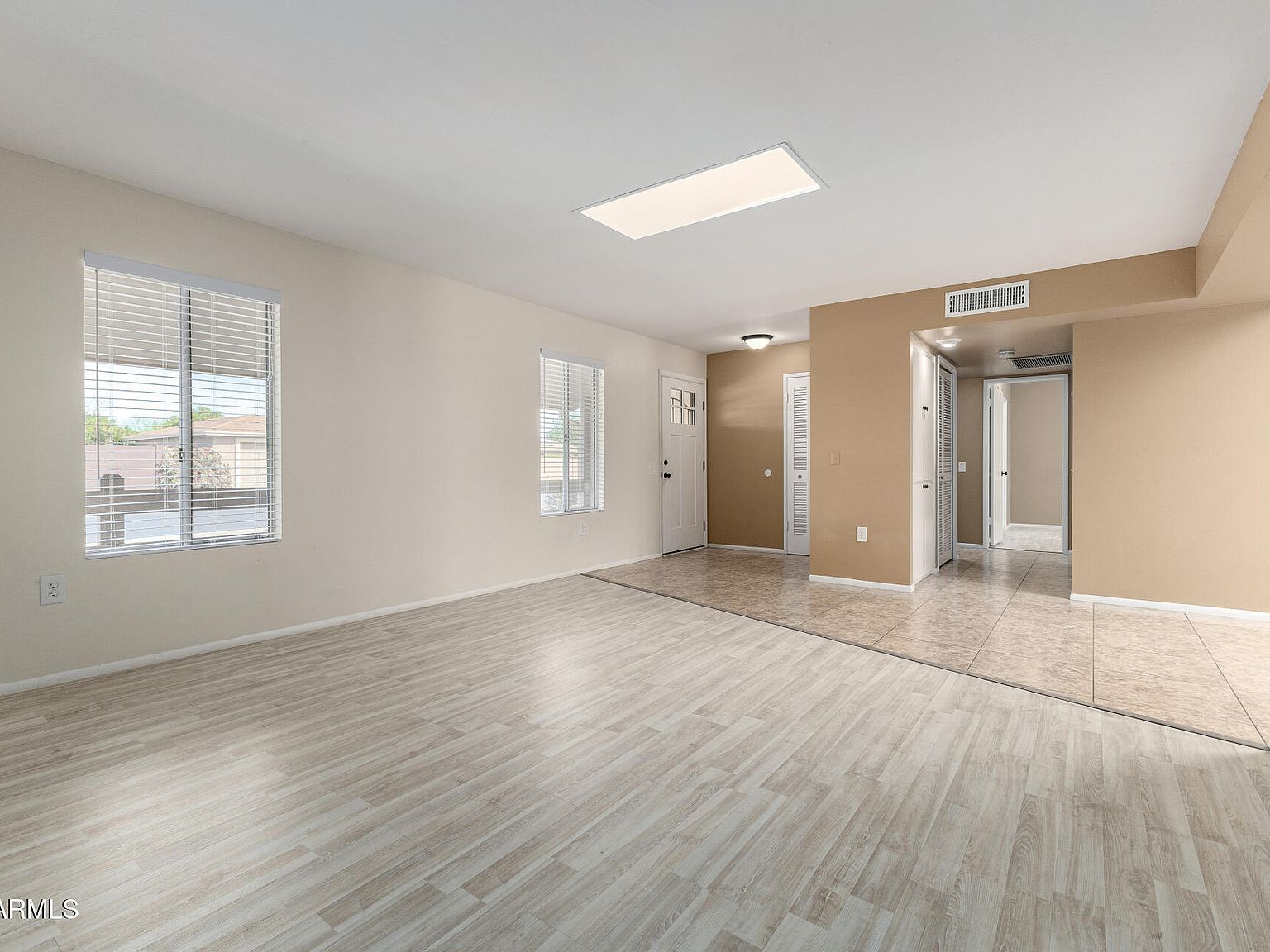 9425 W Rolling Hills Dr Sun City, AZ 85351 - Thumbnail 5