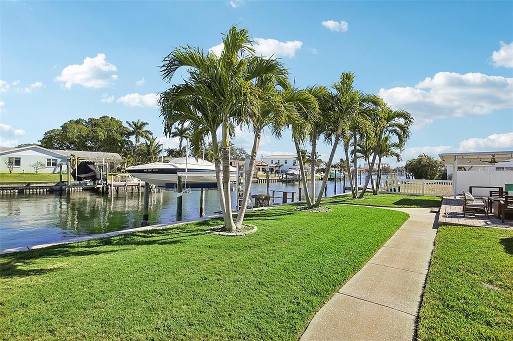 3963 14th St NE Saint Petersburg, FL 33703 - Thumbnail 5