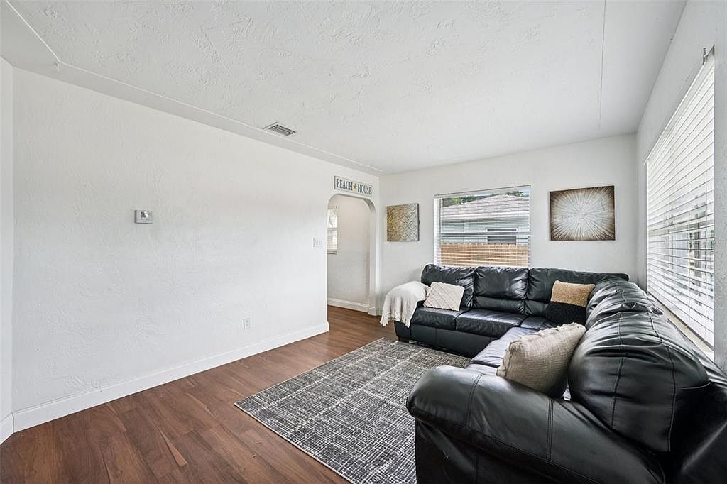 6527 3rd Ave S Saint Petersburg, FL 33707 - Thumbnail 5