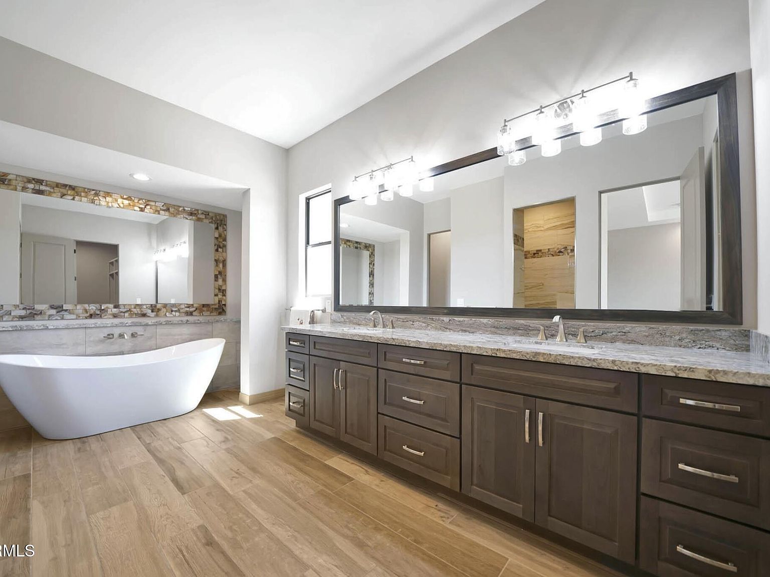 1841 E Lavitt Ln Phoenix, AZ 85086 - Thumbnail 5