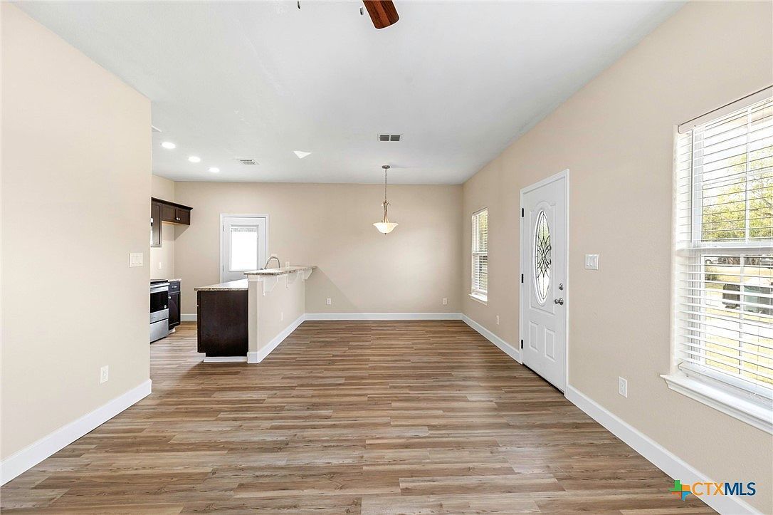 1628 Armstrong St Luling, TX 78648 - Thumbnail 5