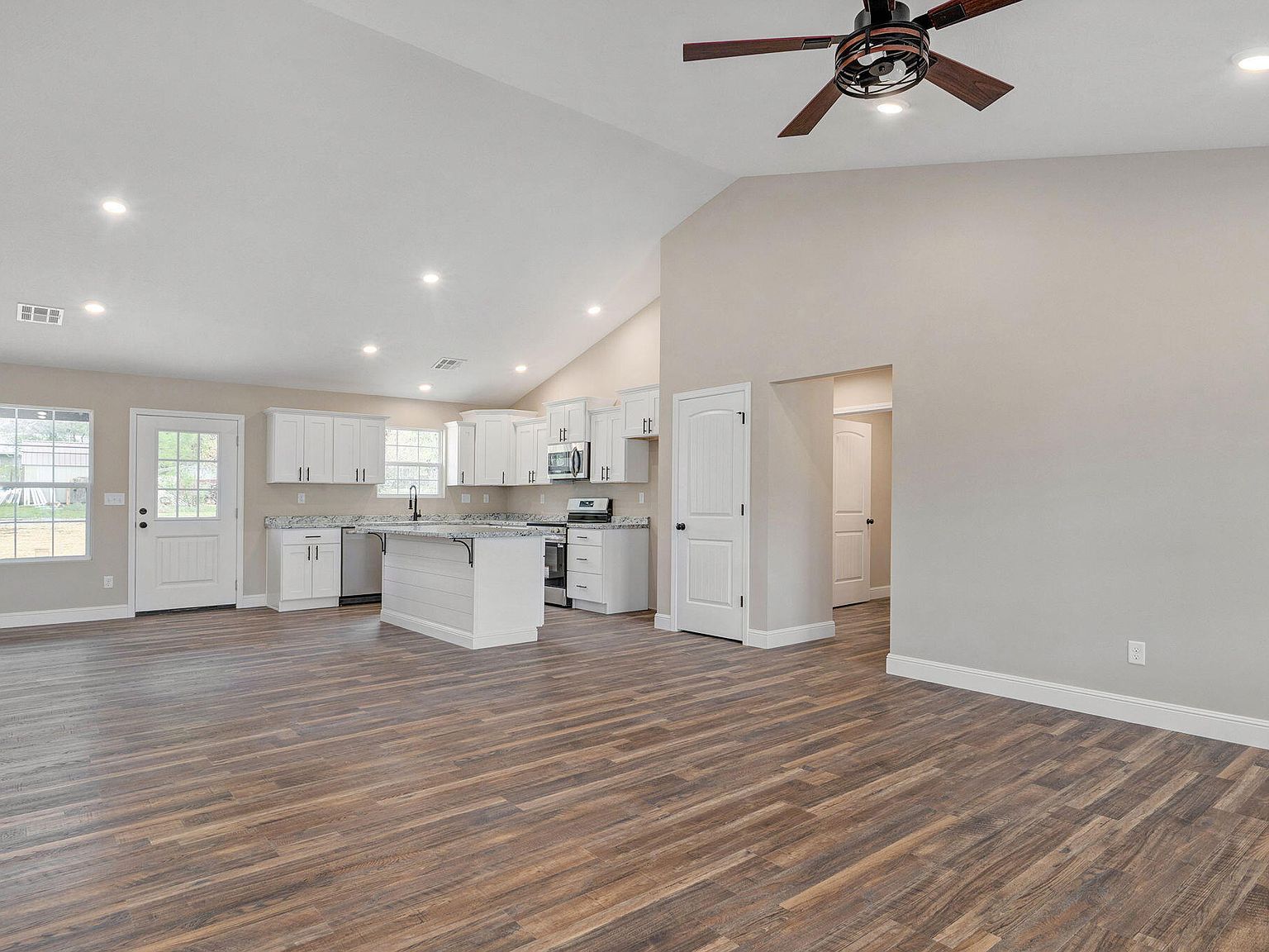 215 W Cofield St Aurora, MO 65605 - Thumbnail 5