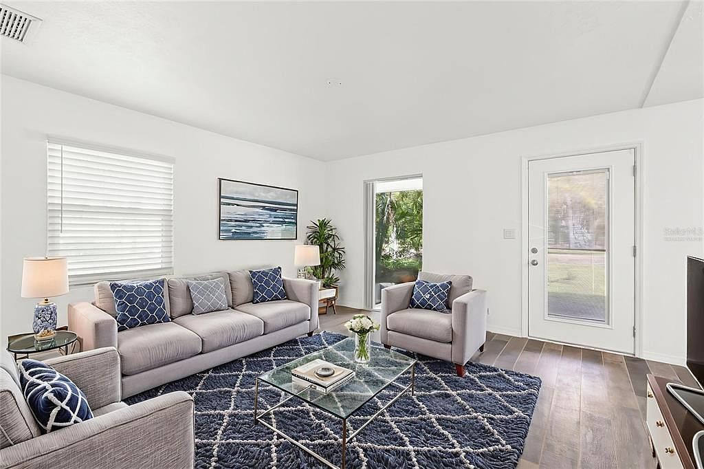 8431 Riverside Dr NE Saint Petersburg, FL 33702 - Thumbnail 5