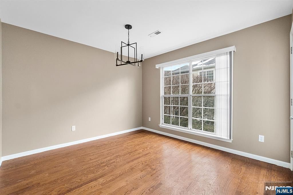 557 Ridge Ln Fort Lee, NJ 07024 - Thumbnail 5