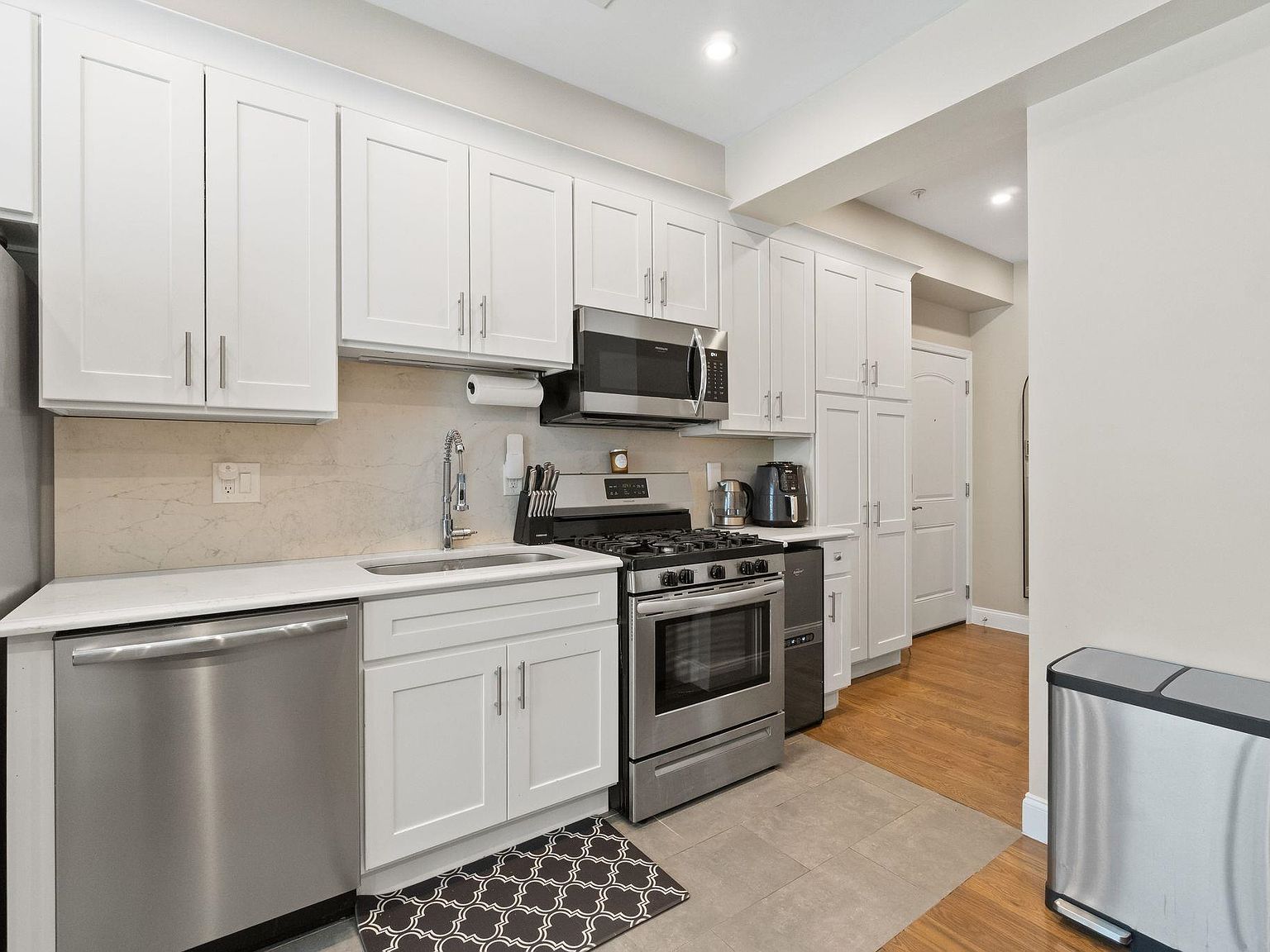 16 Troy St APT 201 Jersey City, NJ 07307 - Thumbnail 5