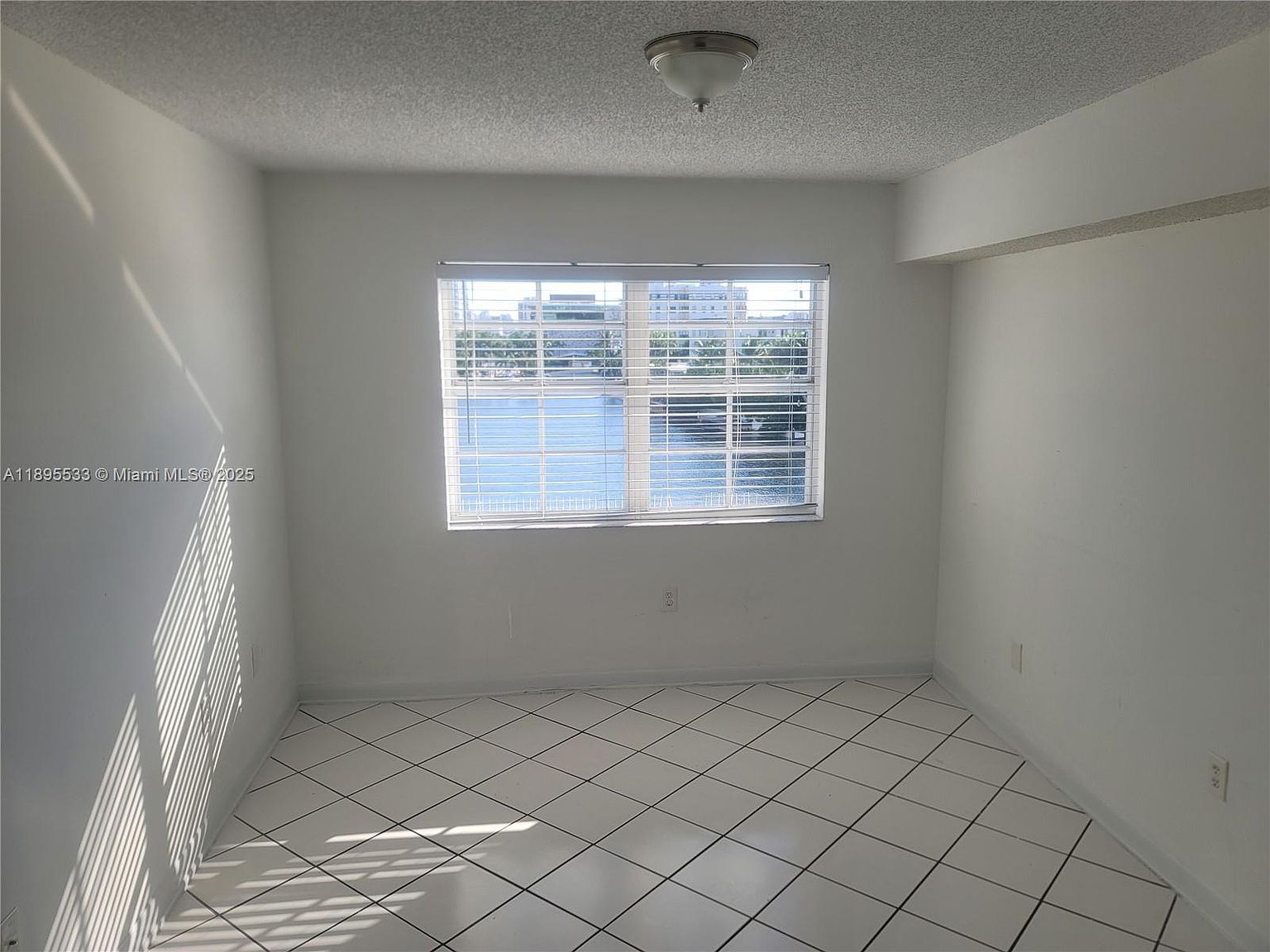 2600 Collins Ave APT 509 Miami Beach, FL 33140 - Thumbnail 5