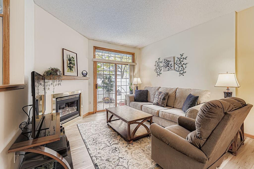 3772 Vermilion Ct S Eagan, MN 55122 - Thumbnail 5