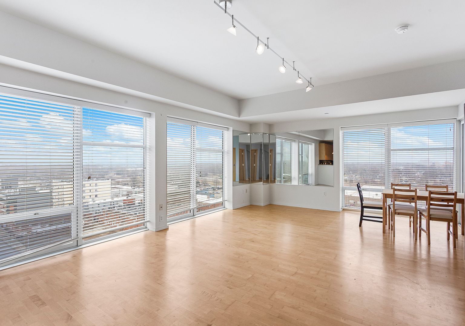 301 N Neil St APT 904 Champaign, IL 61820 - Thumbnail 5