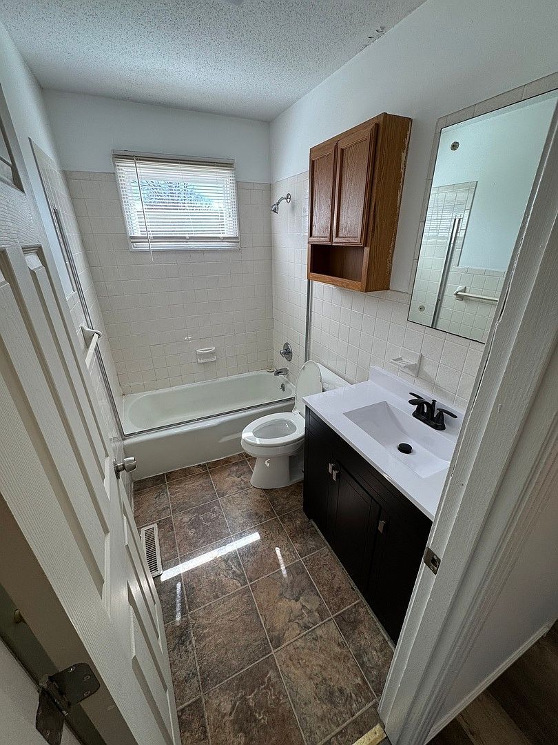 2313 S Anderson St Urbana, IL 61801 - Thumbnail 5