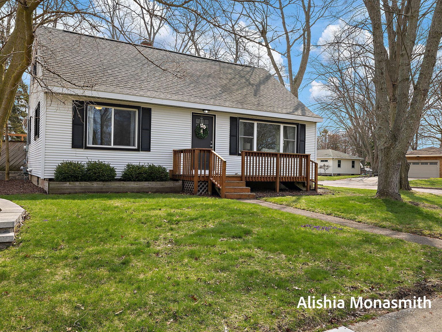 718 S Ferry St Grand Haven, MI 49417 - Thumbnail 5