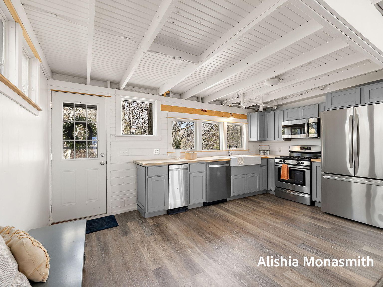 15058 Stickney Ridge Rd Grand Haven, MI 49417 - Thumbnail 5