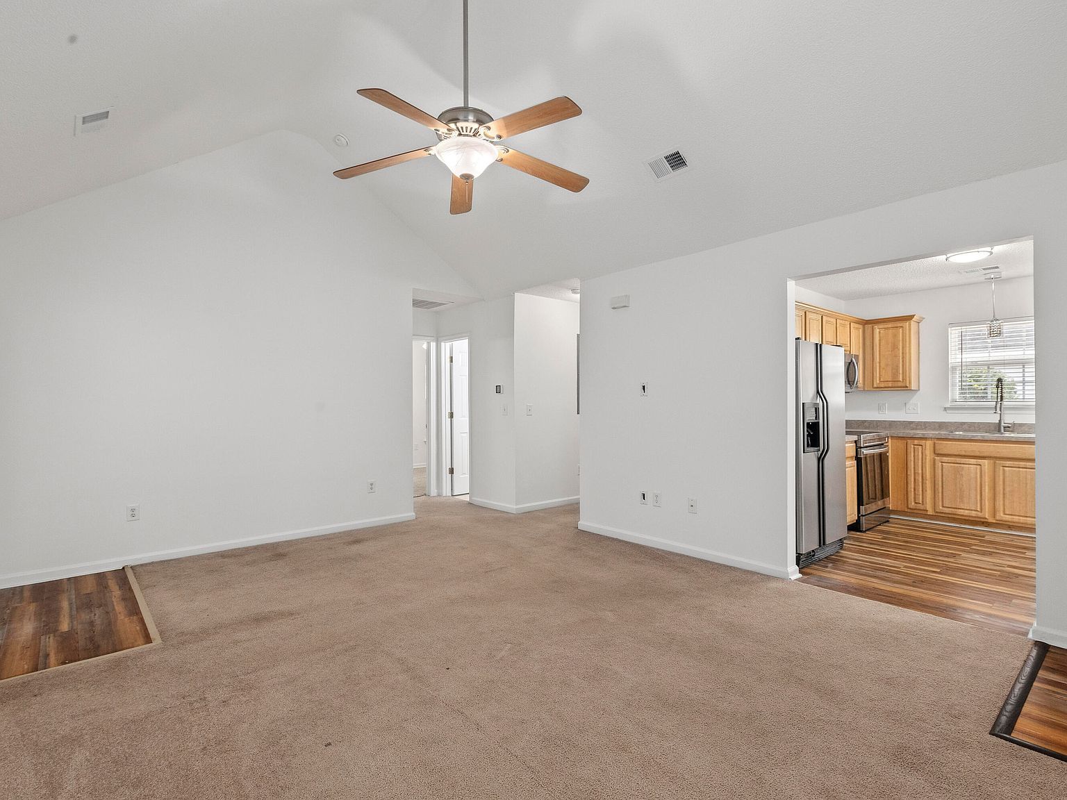 211 Bainsbury Ln Summerville, SC 29483 - Thumbnail 5