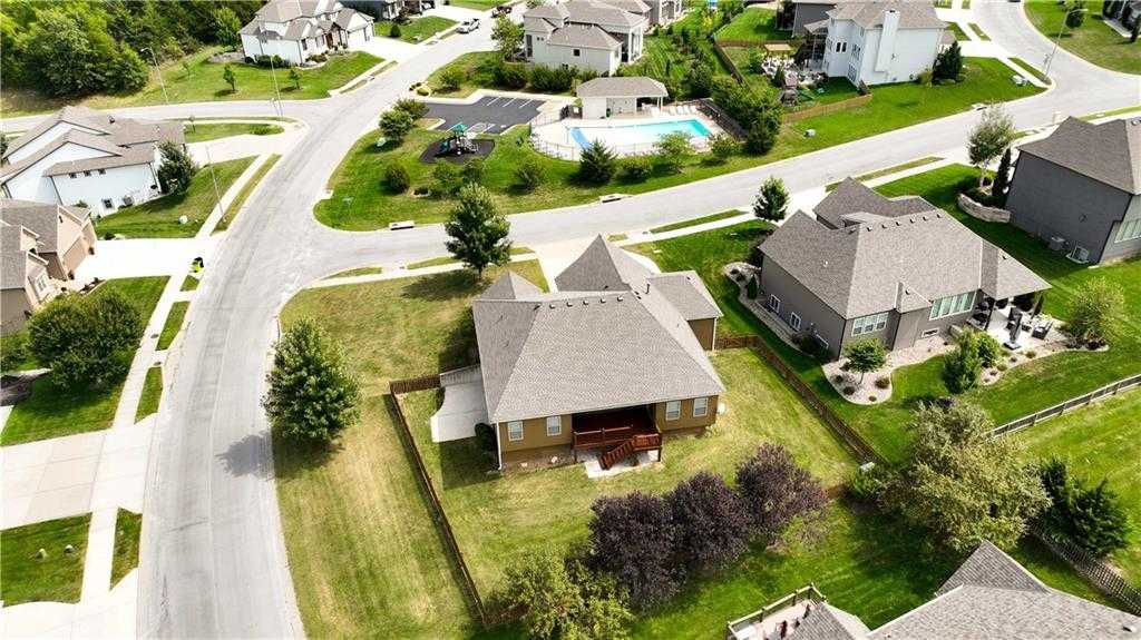 4560 NE Seneca Terrace - Thumbnail 5