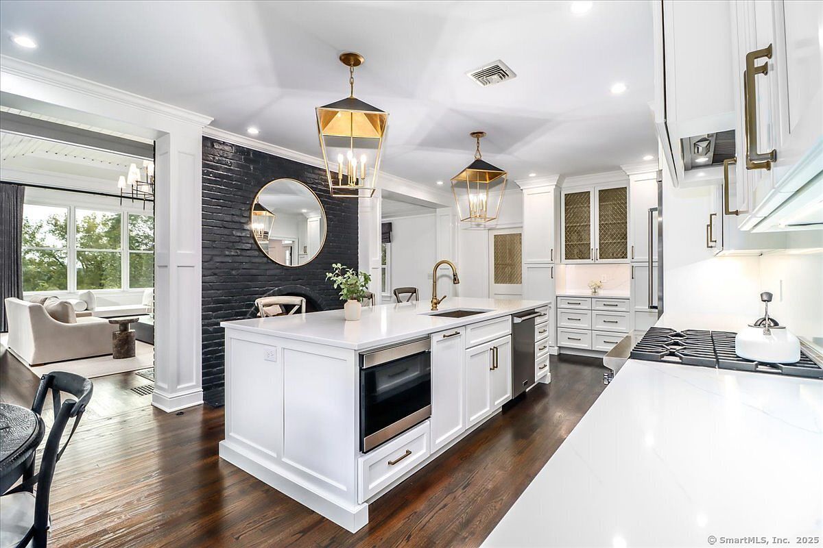 13 Old Castle Dr Newtown, CT 06470 - Thumbnail 5