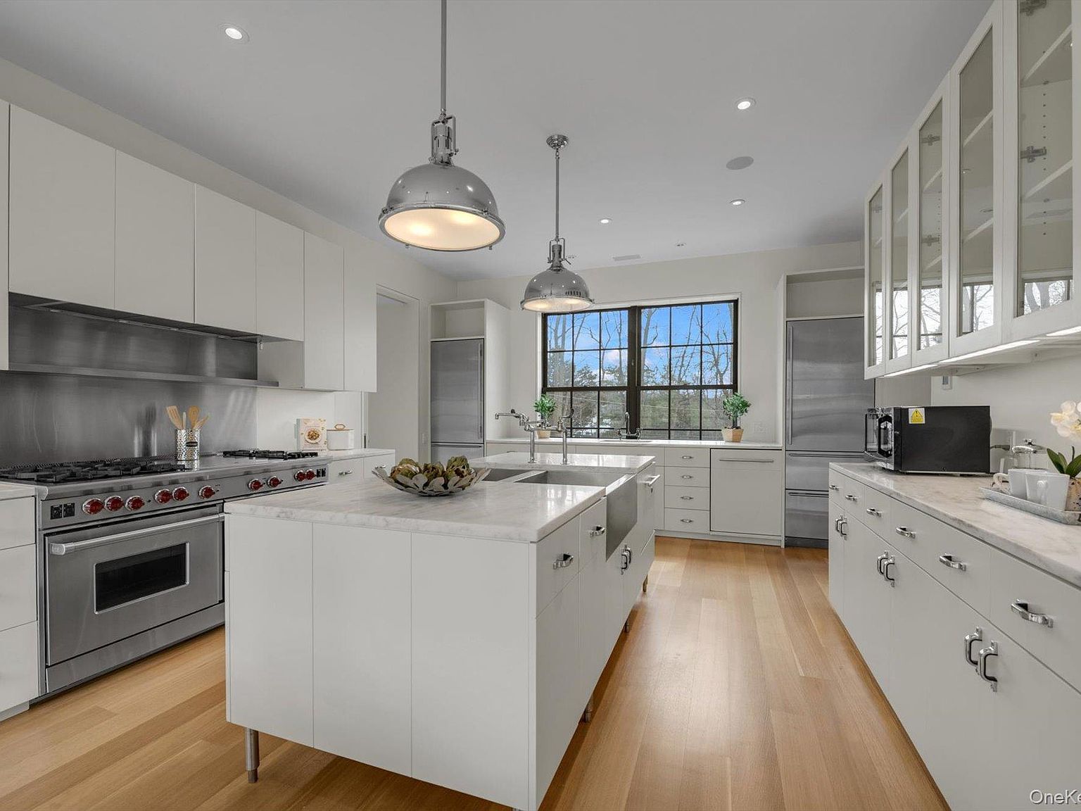 217 Sands Point Rd Port Washington, NY 11050 - Thumbnail 5