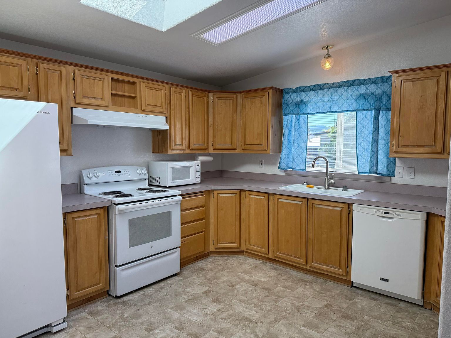 1504 Agape Way Grants Pass, OR 97527 - Thumbnail 5