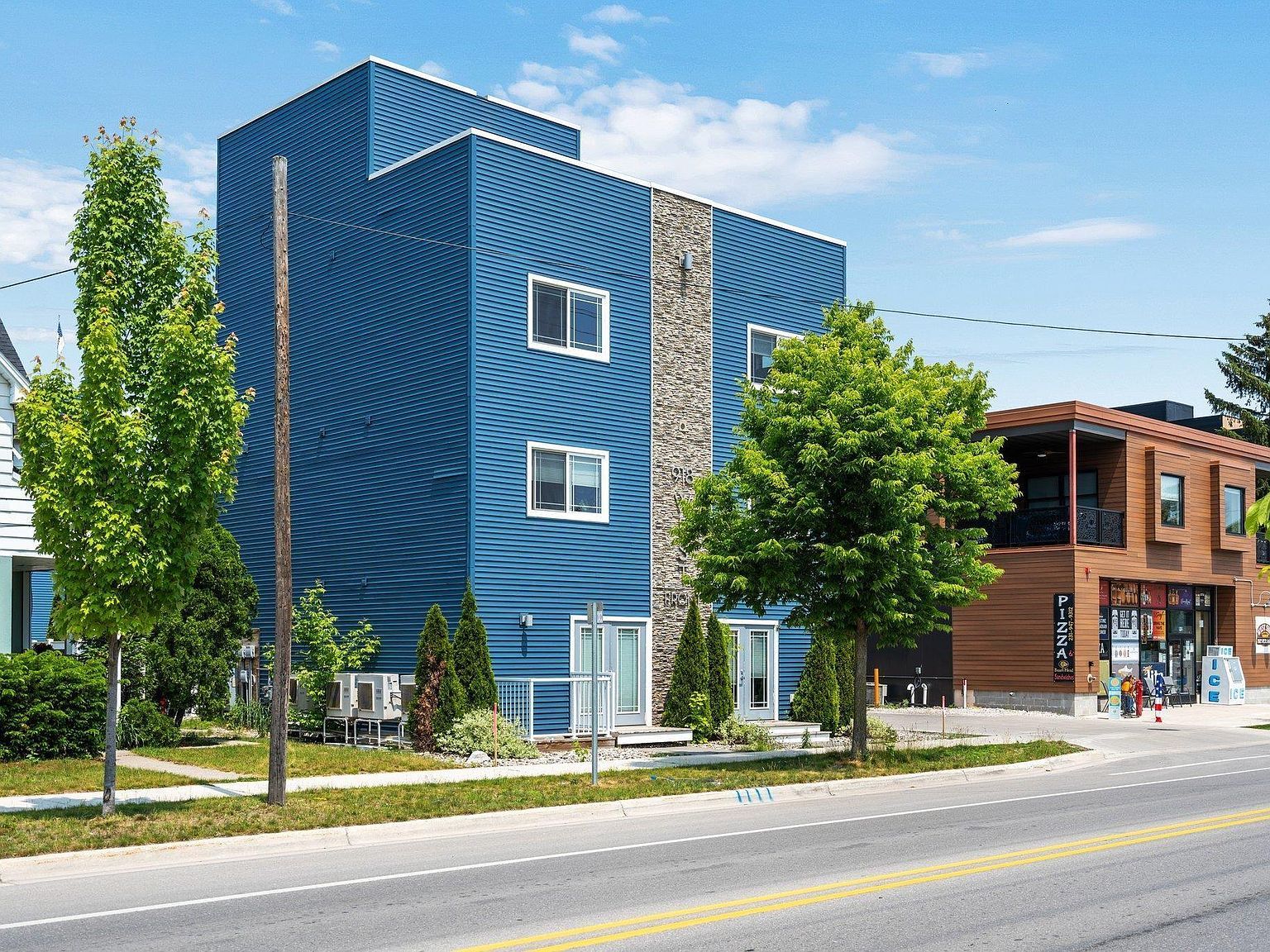 918 W Front St #8-1-5 Traverse City, MI 49684 - Thumbnail 5