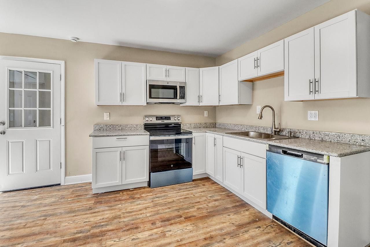 307 10th St N Moorhead, MN 56560 - Thumbnail 5