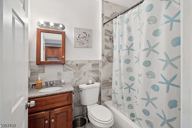 234 Lt Glenn Zamorski Dr Elizabethport, NJ 07206 - Thumbnail 5