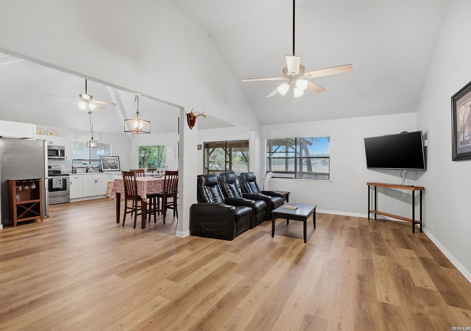 772 Pebble Beach Dr NW Lakehills, TX 78063 - Thumbnail 5