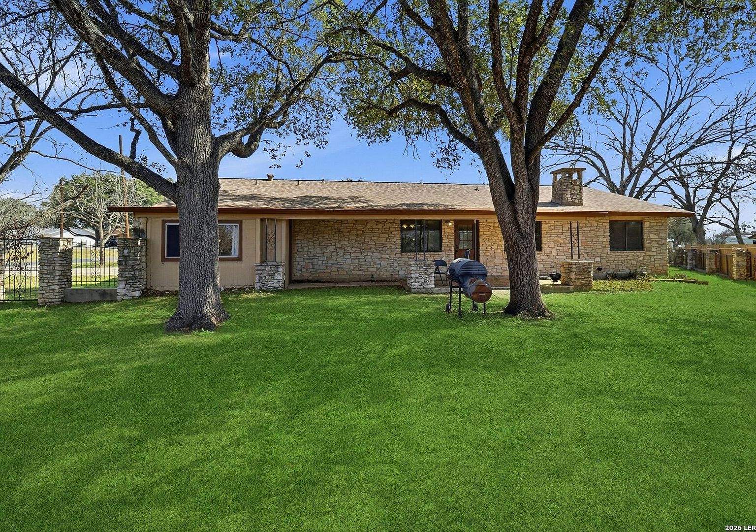 1407 Hospital Blvd Floresville, TX 78114 - Thumbnail 5