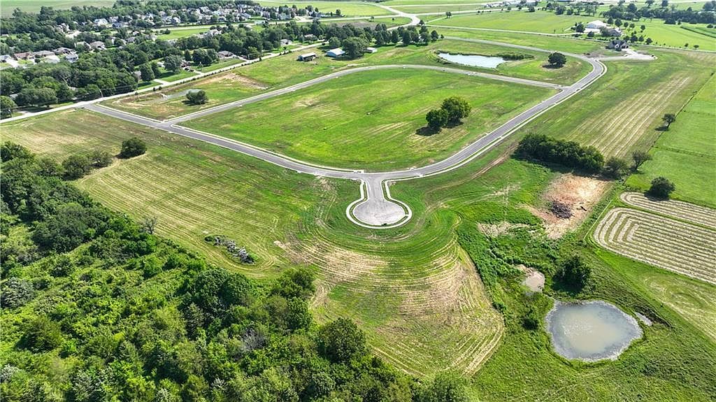 10 Wagon Rd Baldwin City, KS 66006  | Land/Lot