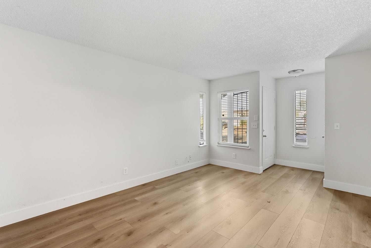 6690 Hometown Way Sacramento, CA 95828 - Thumbnail 5