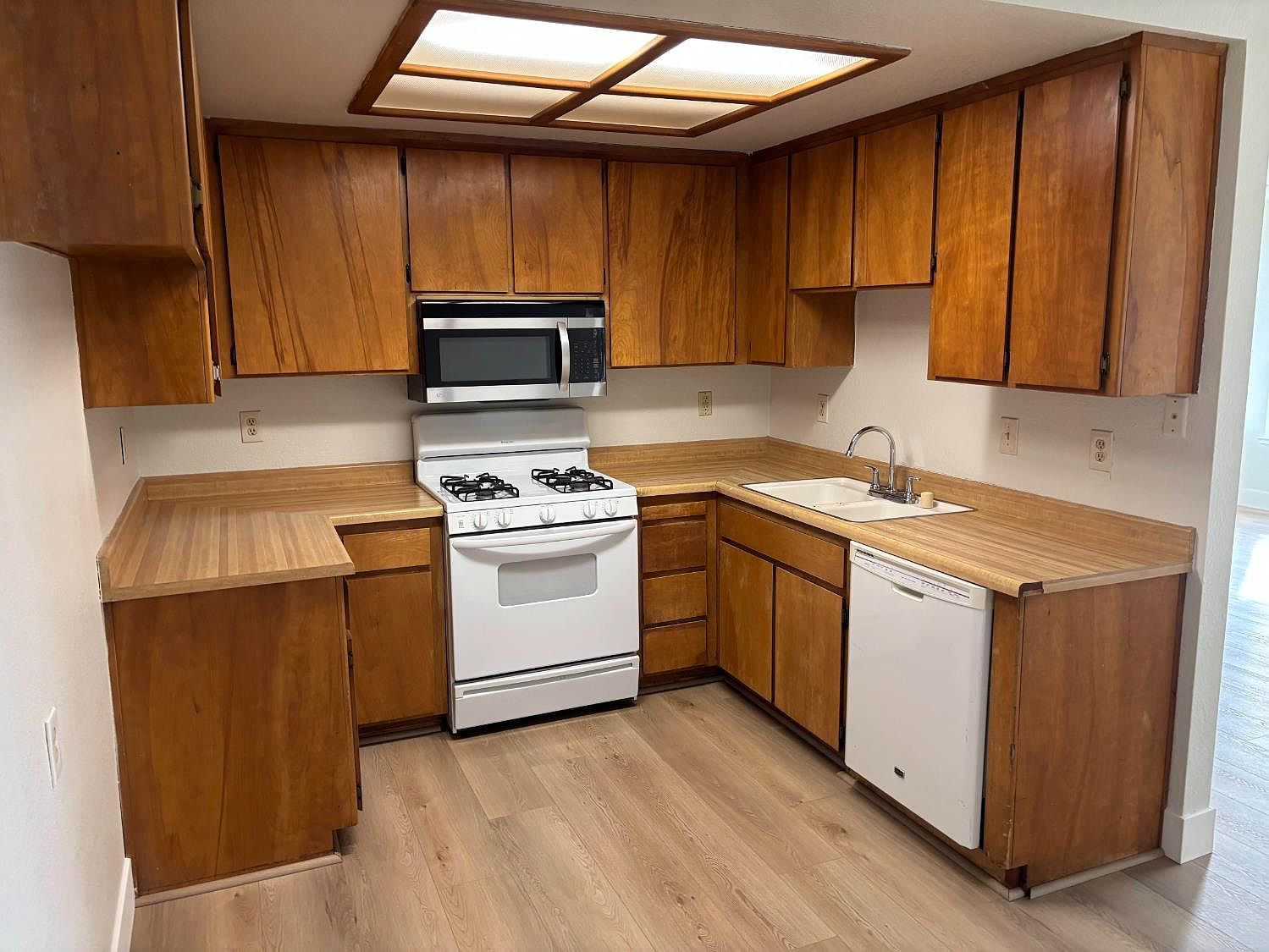 6505 37th Ave Sacramento, CA 95824 - Thumbnail 5