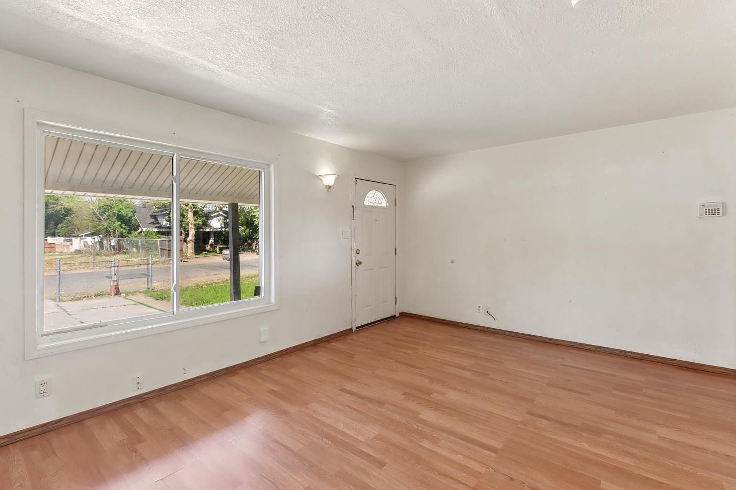Frienza Ave Sacramento, CA 95815 - Thumbnail 5