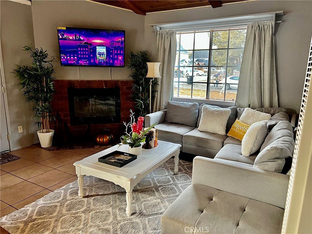 165 Sunset Ln Sugarloaf, CA 92386 - Thumbnail 5