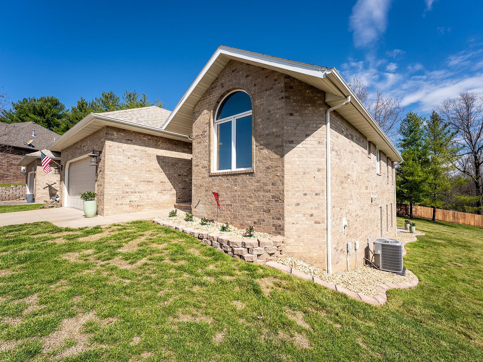 377 E Degraffenreid St Springfield, MO 65810 - Thumbnail 5