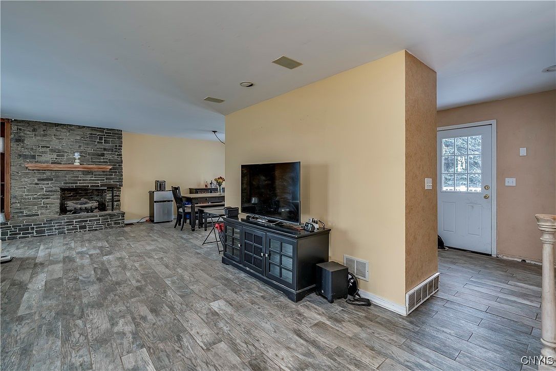 402 Barben Ave Watertown, NY 13601 - Thumbnail 5