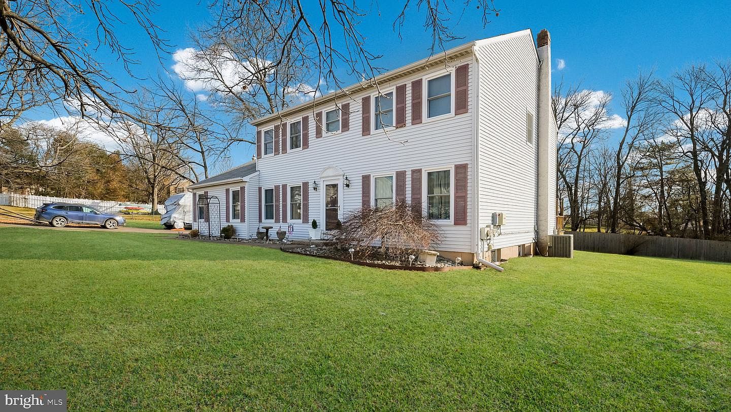 1267 Holly Rd Warrington, PA 18976 - Thumbnail 5