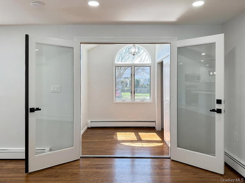 61 Cheshire Rd Bethpage, NY 11714 - Thumbnail 5