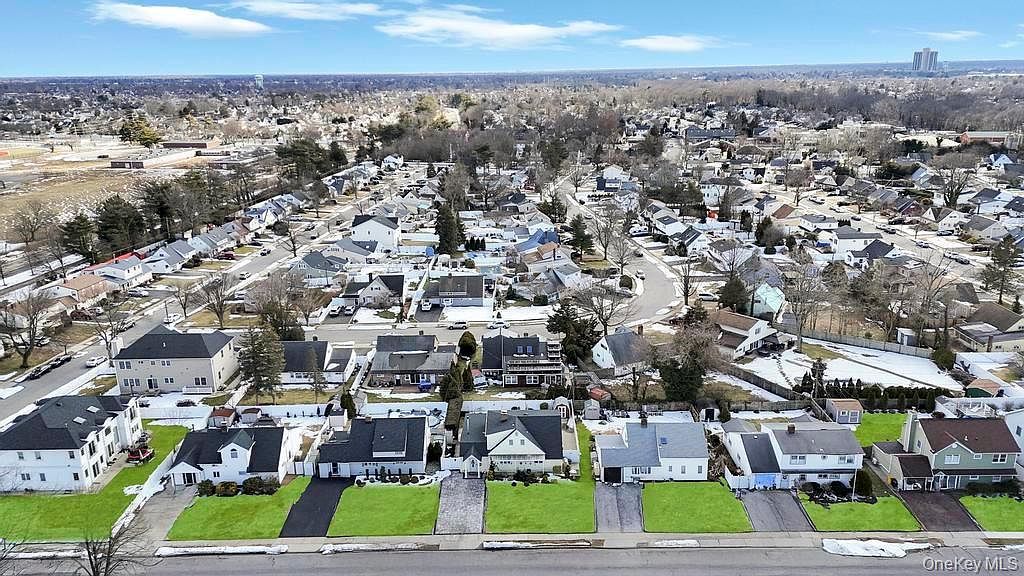 54 Abbot Ln Hicksville, NY 11801 - Thumbnail 5