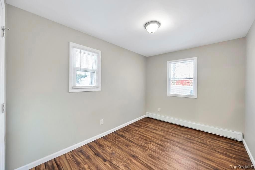 32 Longfellow Ave Westbury, NY 11590 - Thumbnail 5