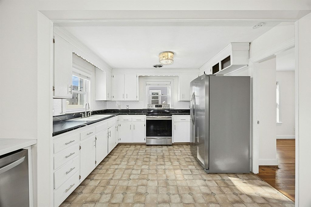 212 Spruce St Leominster, MA 01453 - Thumbnail 5