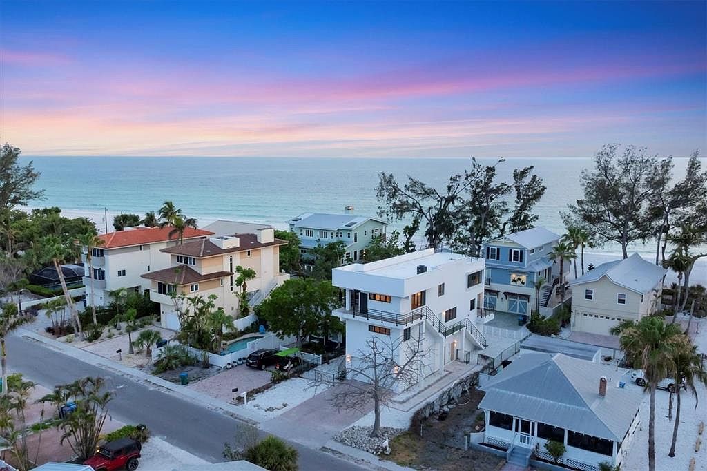 2918 Avenue E Bradenton Beach, FL 34217 - Thumbnail 5