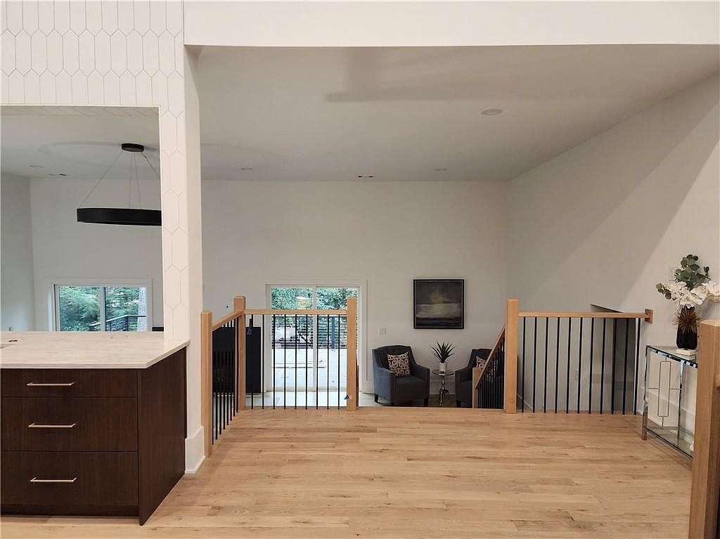 3134 W Roxboro Rd NE Atlanta, GA 30324 - Thumbnail 5