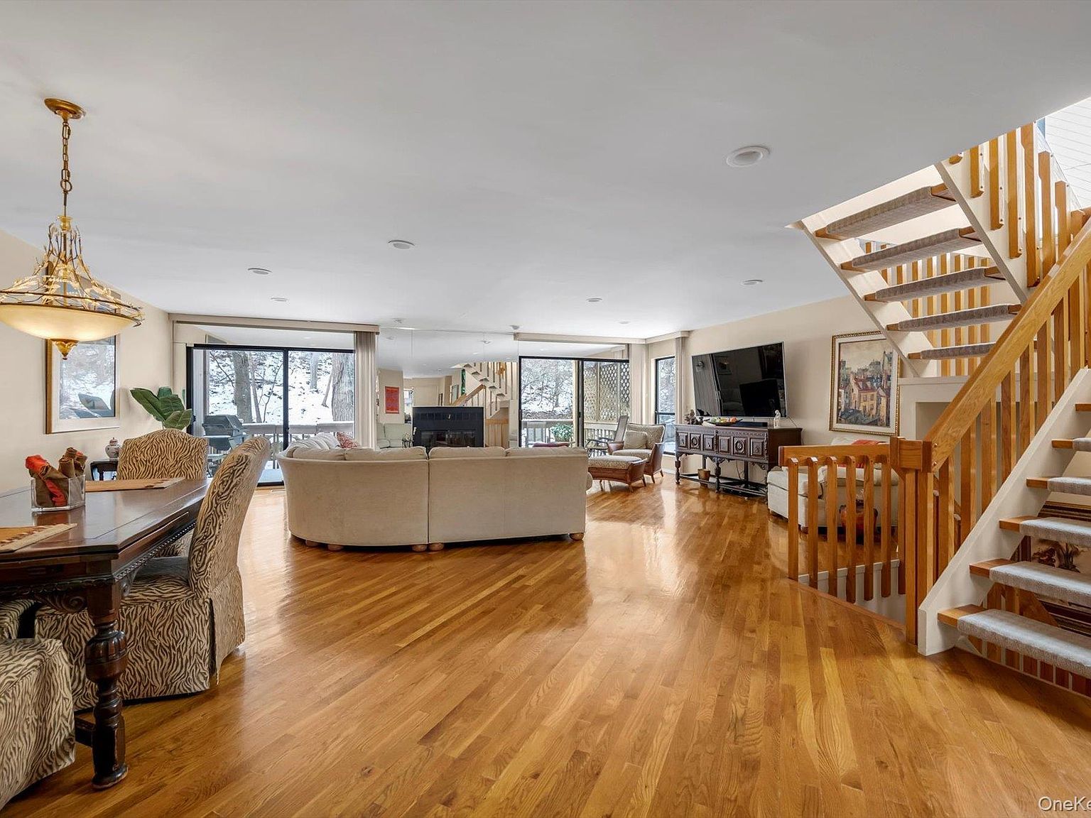 6 John Bean Ct Port Washington, NY 11050 - Thumbnail 5