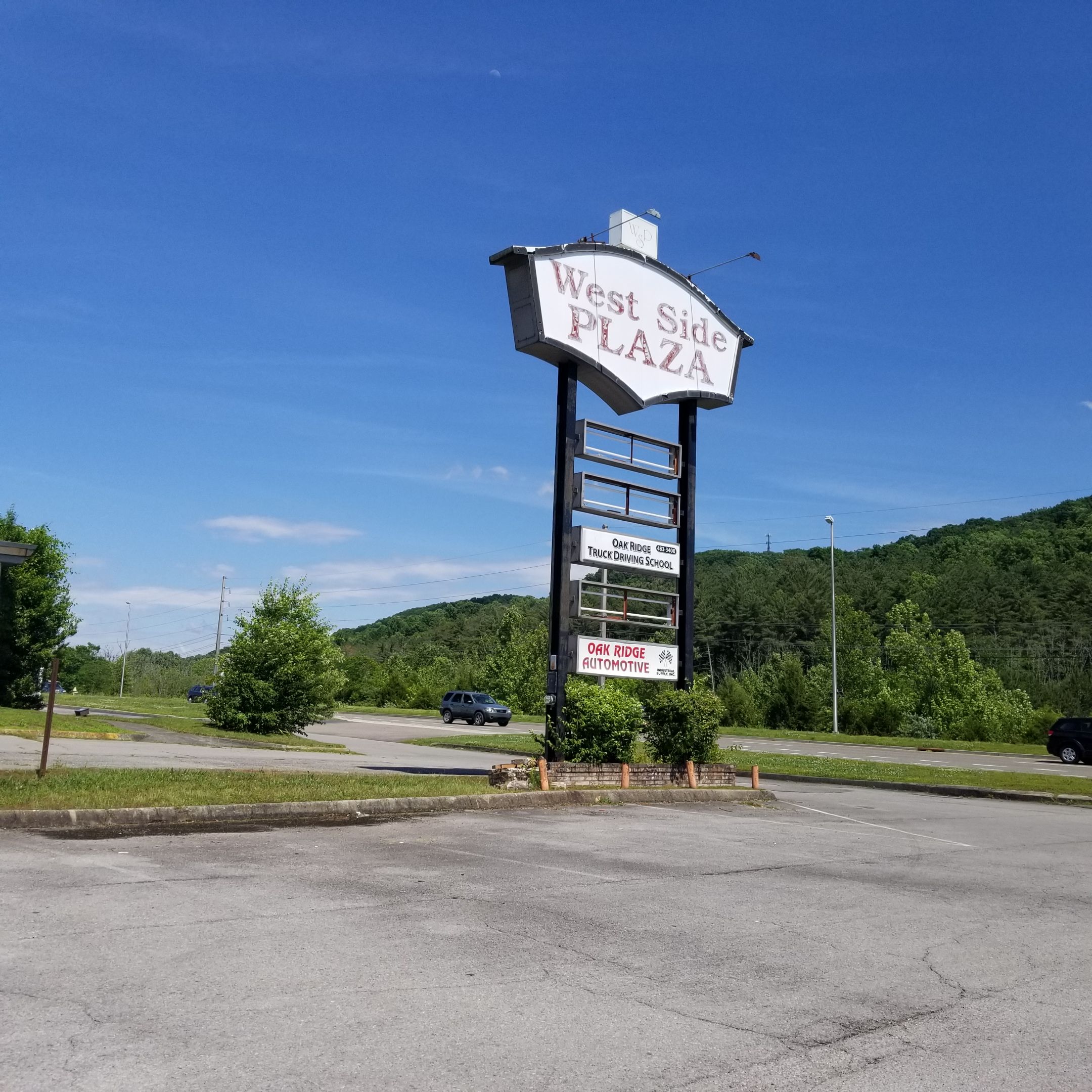 1990 Oak Ridge Turnpike, Oak Ridge, TN, USA, 37830 - Thumbnail 2