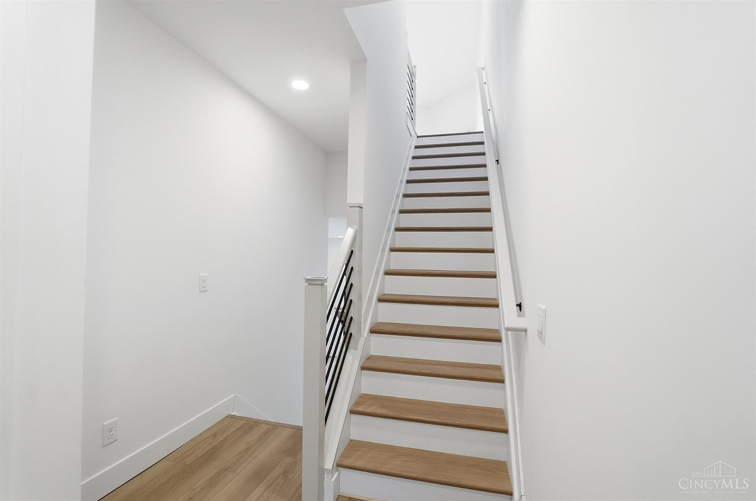 967 Windsor St Cincinnati, OH 45206 - Thumbnail 5