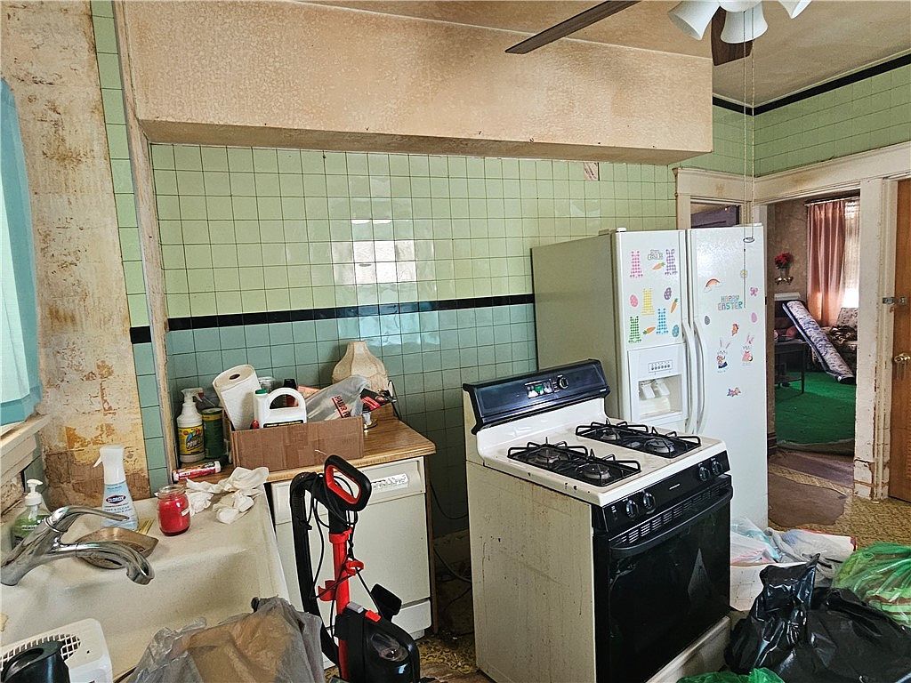 802 Harrison Ave Jeannette, PA 15644 - Thumbnail 5