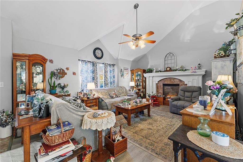 521 E 2nd St Dearborn, MO 64439 - Thumbnail 5