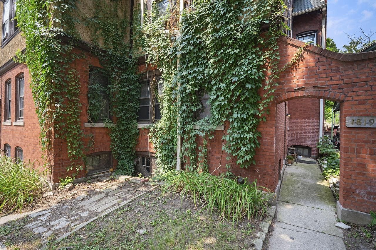 1815 N Oakland Ave Milwaukee, WI 53202 - Thumbnail 5