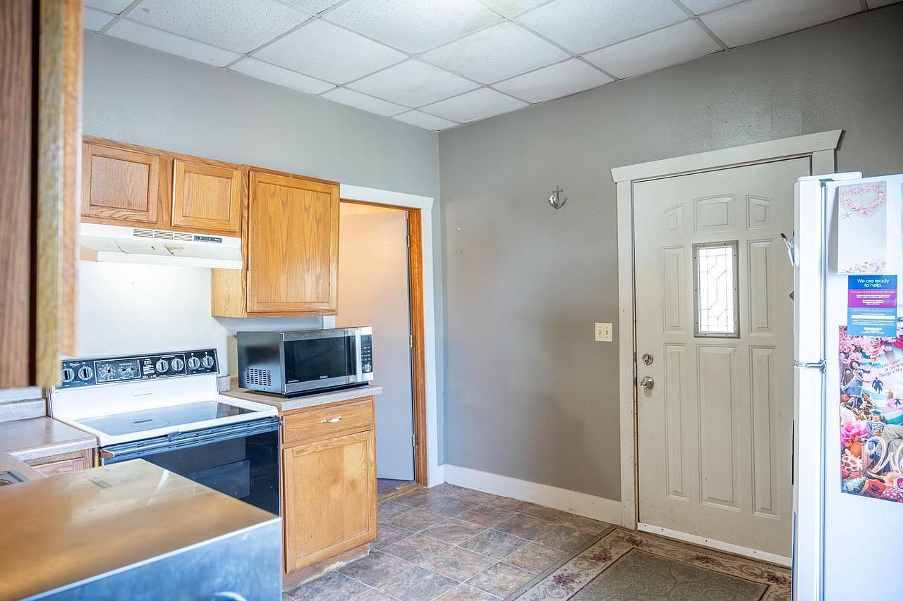327 2nd Main St Elroy, WI 53929 - Thumbnail 5