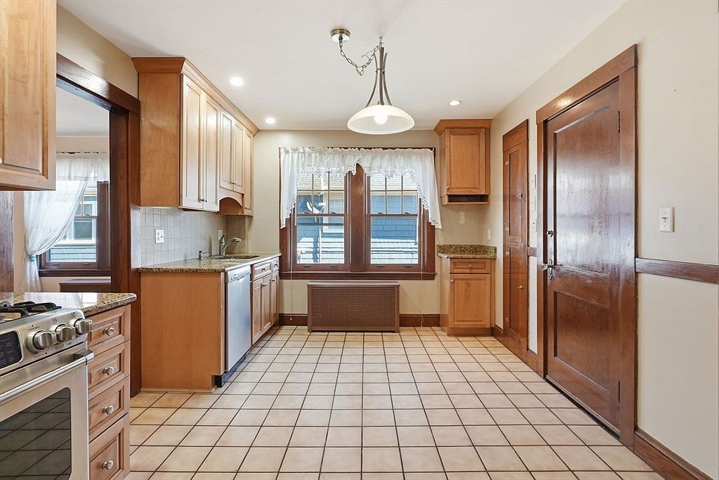 78 Western Ave Lynn, MA 01904 - Thumbnail 5